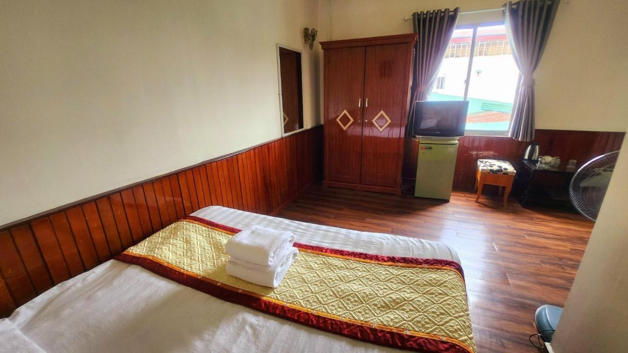 Anh Dao Hotel Dalat Exteriör bild